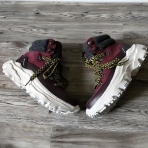 Sorel Kinetic Breakthru Conquest Waterproof Boots Women's size 6.5