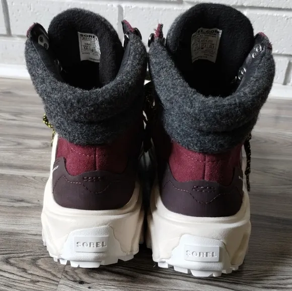 Sorel Kinetic Breakthru Conquest Waterproof Boots Women's size 6.5