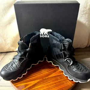 Sorel Kinetic Short Women’s Sz. 7 Lace Up Ankle Boots Waterproof Insulated Black
