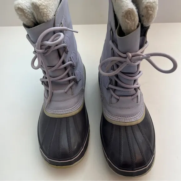 Sorel Lavendar Insulated Caribou Boots, Size 11