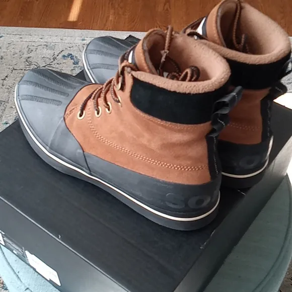 Sorel men's boots-LIGHTLY USED