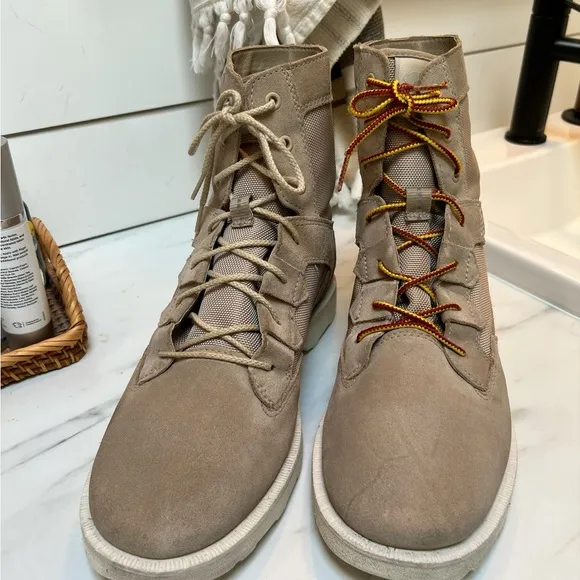 SOREL MEN’S Designer Waterproof Boots, Sz 10 Like New 👍