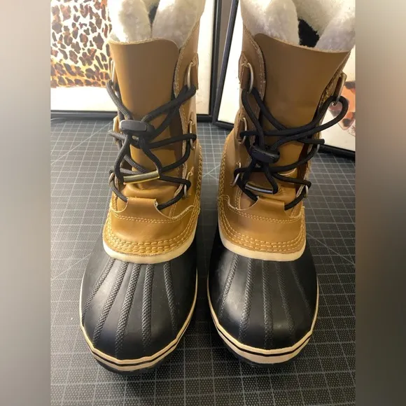 Sorel Men's Manitou Waterproof Winter Insulated faux leather duck boots size 7