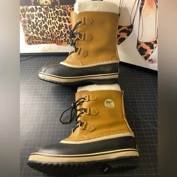 Sorel Men's Manitou Waterproof Winter Insulated faux leather duck boots size 7