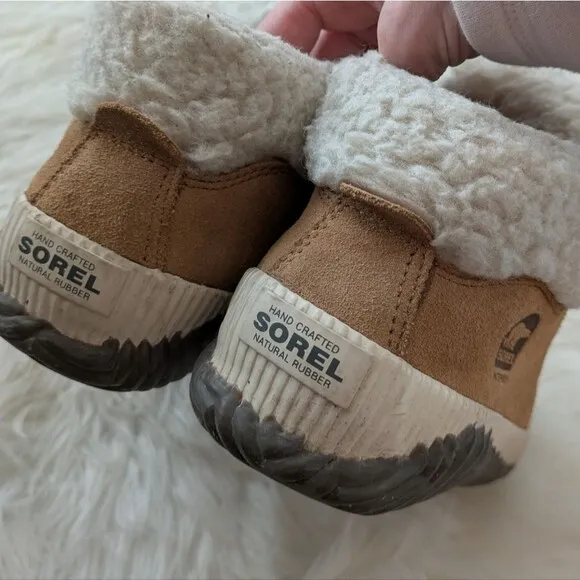 SOREL Out N About Conquest Child Size 5 Tan Leather Ankle Boot Pink Laces