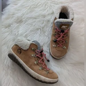 SOREL Out N About Conquest Child Size 5 Tan Leather Ankle Boot Pink Laces