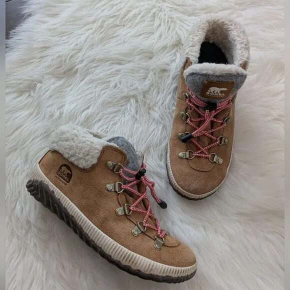 SOREL Out N About Conquest Child Size 5 Tan Leather Ankle Boot Pink Laces