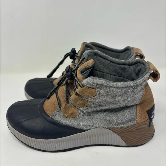 Sorel Out N‎ About III Size 6 Classic Women's Waterproof Boot Gray Black Tan
