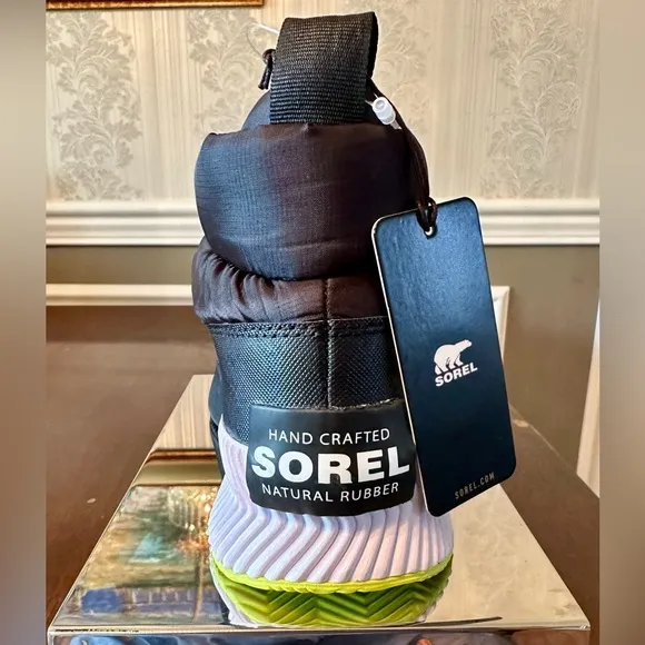 SOREL! Out N About III/Puffy Zip/🌧️Waterproof Boots⛄️/blk wte/size-6