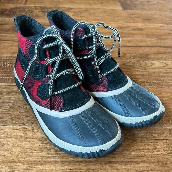Sorel Out N About Plus Plaid Boots Red Black Buffalo Check Waterproof Size 7