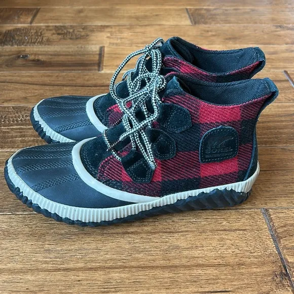 Sorel Out N About Plus Plaid Boots Red Black Buffalo Check Waterproof Size 7