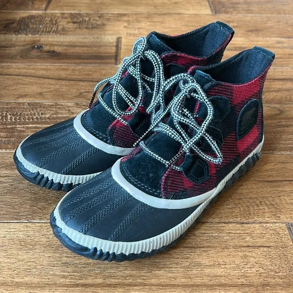 Sorel Out N About Plus Plaid Boots Red Black Buffalo Check Waterproof Size 7