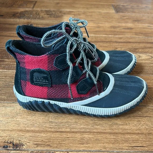 Sorel Out N About Plus Plaid Boots Red Black Buffalo Check Waterproof Size 7