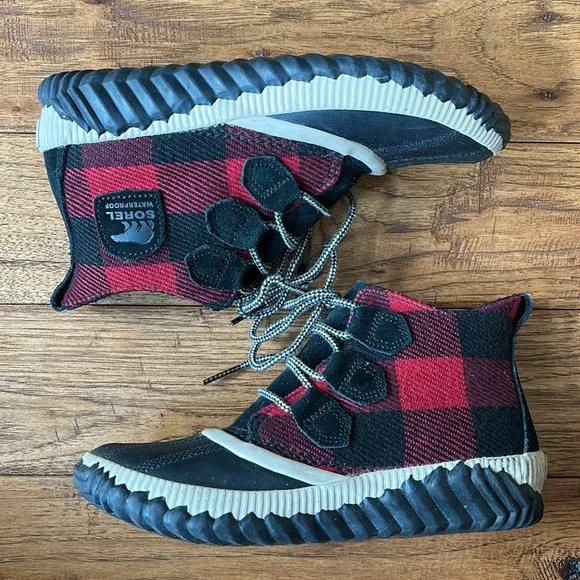Sorel Out N About Plus Plaid Boots Red Black Buffalo Check Waterproof Size 7