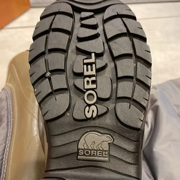 Sorel Snow Lion II woman’s green and grey waterproof and insulated boots