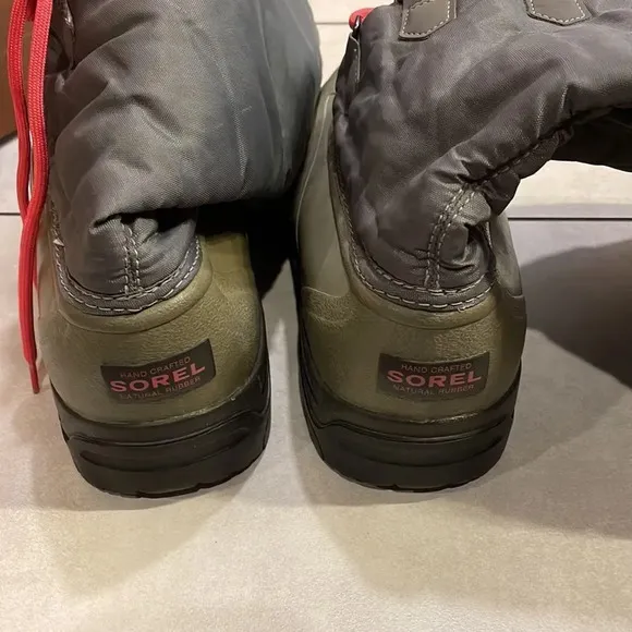 Sorel Snow Lion II woman’s green and grey waterproof and insulated boots