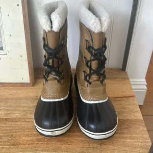 Sorel waterproof boots kids size 5