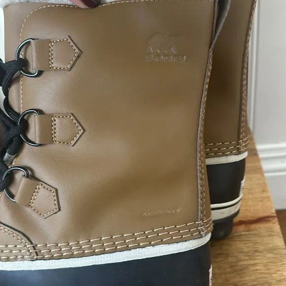 Sorel waterproof boots kids size 5
