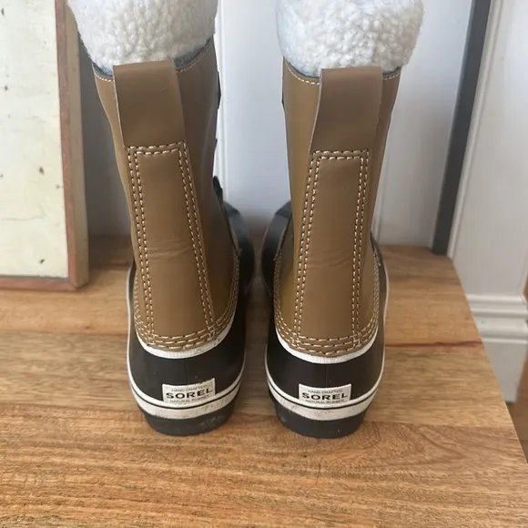 Sorel waterproof boots kids size 5