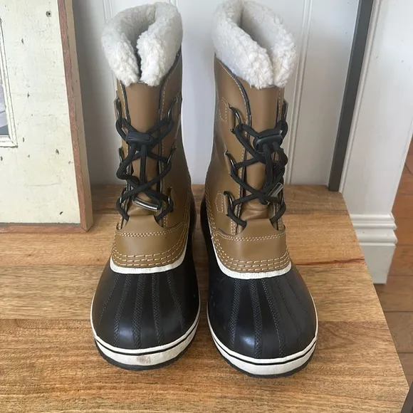Sorel waterproof boots kids size 5