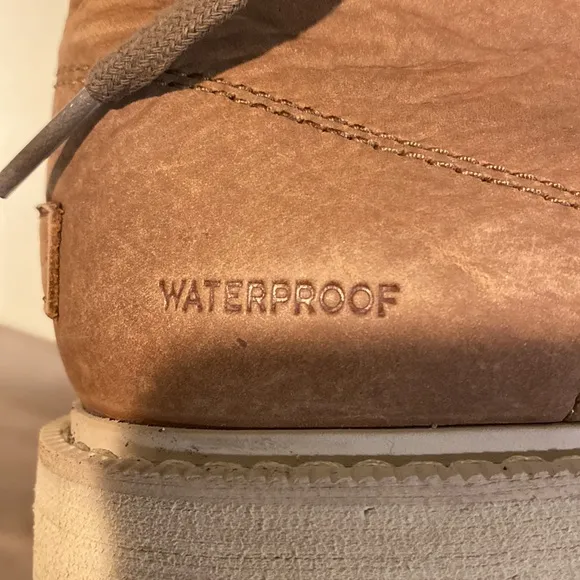 Sorel waterproof boots NOTE: size 8