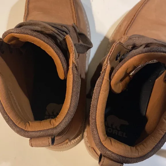 Sorel waterproof boots NOTE: size 8