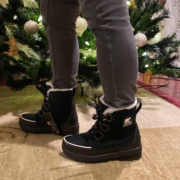 ~Sorel~ Waterproof Fur-Lined Black Suede Laced Boots