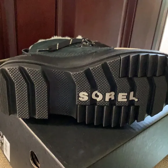~Sorel~ Waterproof Fur-Lined Black Suede Laced Boots