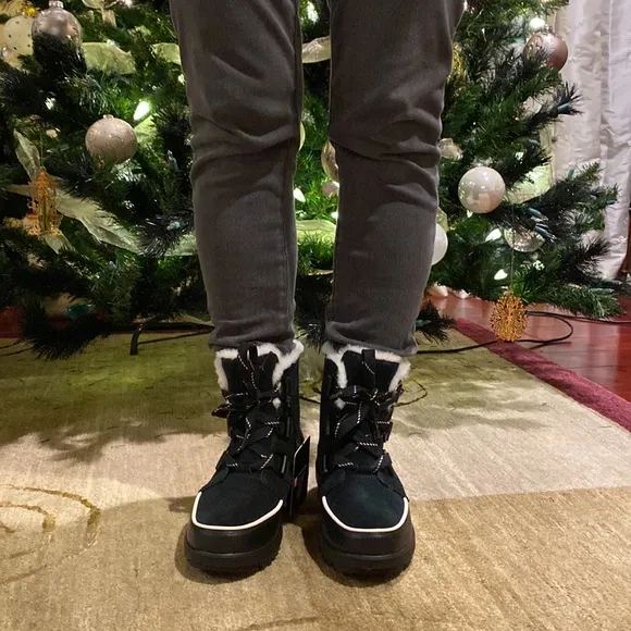 ~Sorel~ Waterproof Fur-Lined Black Suede Laced Boots