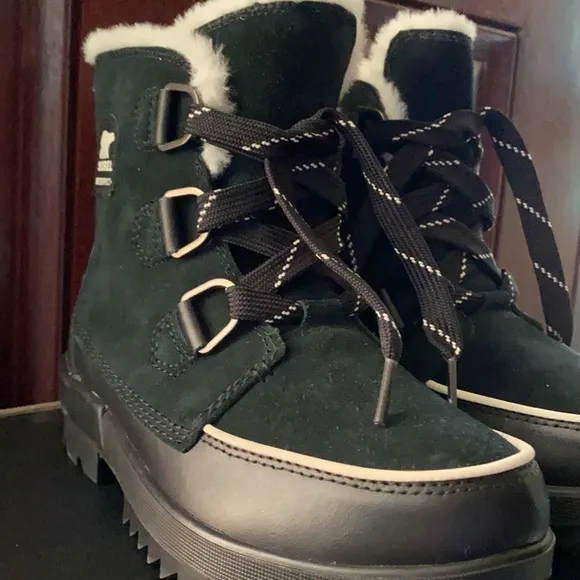 ~Sorel~ Waterproof Fur-Lined Black Suede Laced Boots