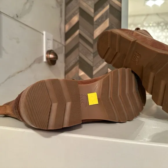 Sorel waterproof honey color boots