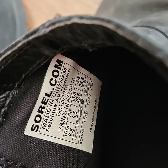 Sorel Womens Emelie II Chelsea Waterproof  Boots In Black/Sea Salt
