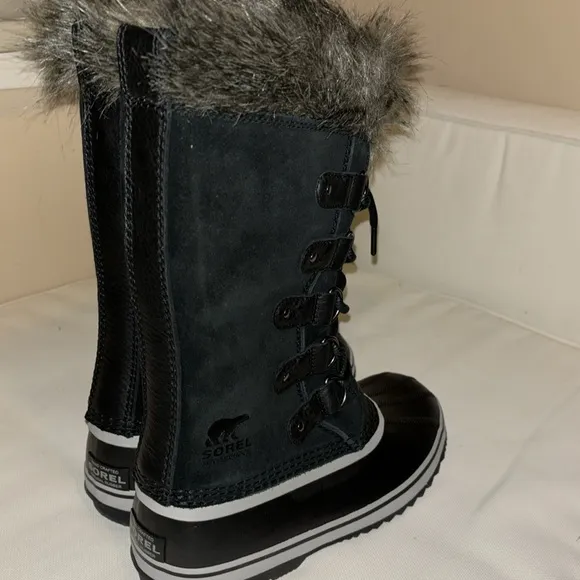 Sorel women’s Joan of Arctic boots black Grey faux fur waterproof lace u…