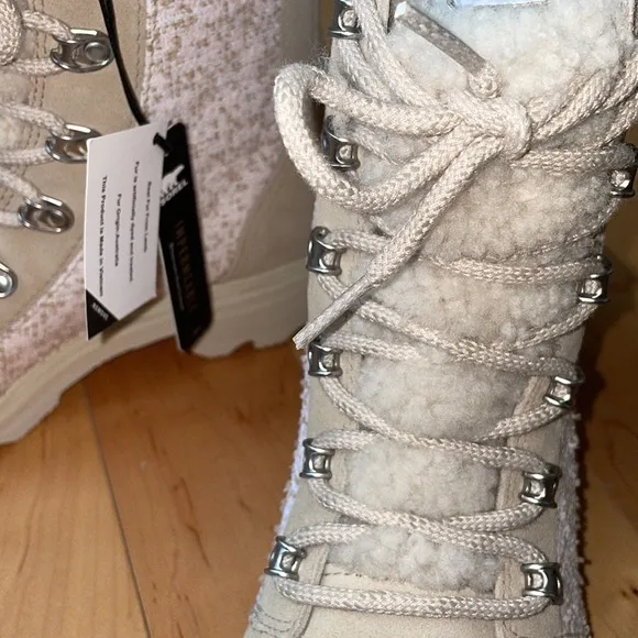 Sorel Women's Lennox  lace cozy WP boots 9 NWT