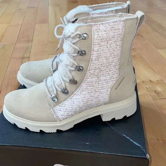 Sorel Women's Lennox  lace cozy WP boots 9 NWT