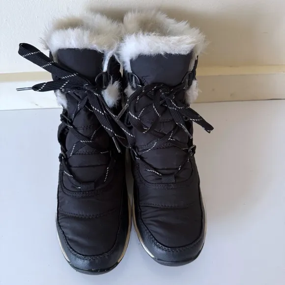 Sorel Women's Whitney II Short Lace Waterproof Faux Fur Lined Boots SZ 8.5