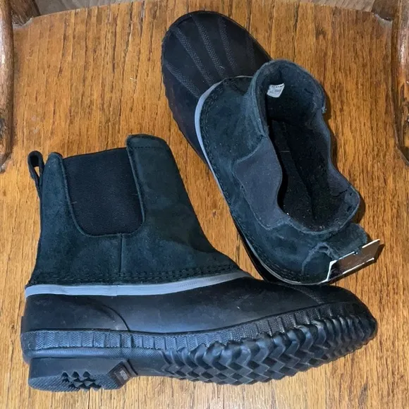 Sorel Youth Cheyanne II Chelsea Snow Boot. Warm Winter Waterproof Boot. Size 6Y