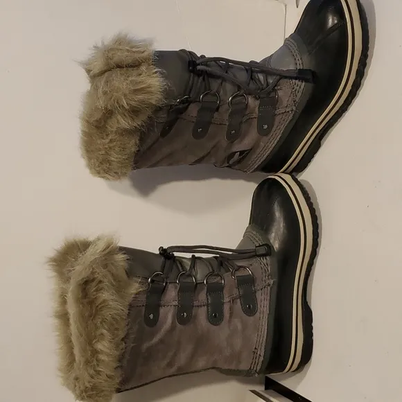 Sorel Youth Joan of Arctic Waterproof Insulated Winter Boots Gray Black …