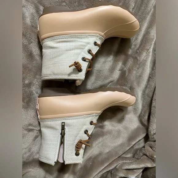 Sperry Saltwater Duck Booties 7.5 Rose/Oat color