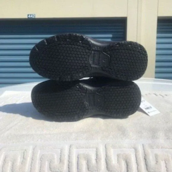 Steel Toe Sneakers . Size: 8 . Leather . Waterproof . Low Top Industrial