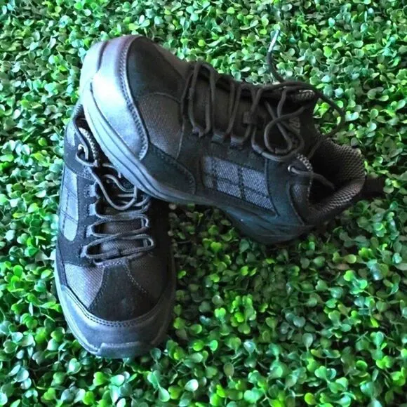 Steel Toe Sneakers . Size: 8 . Leather . Waterproof . Low Top Industrial