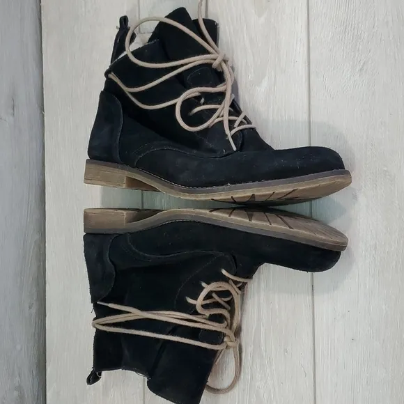 Steve Madden Women Corrigan Black Insulated lined boots shoes sz 9.5