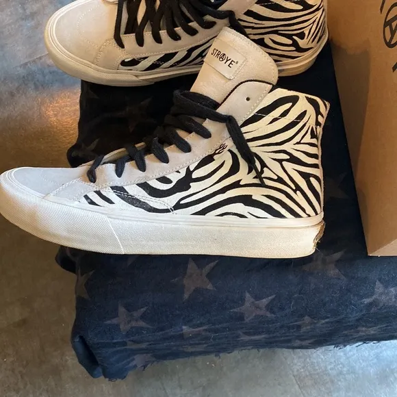 STRAYE ZEBRA PRINT HIGH TOPS SIZE 9.5 SUEDE AND CANVAS WITH OG BOX