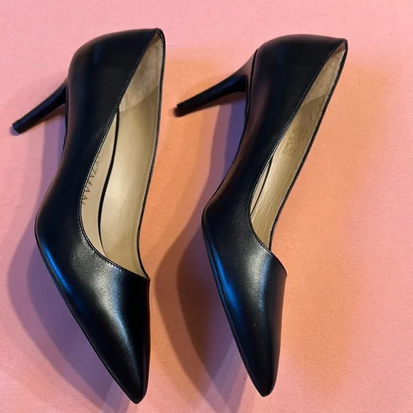 Stuart Weitzman Black Leather Women's Shoes. Size7.5