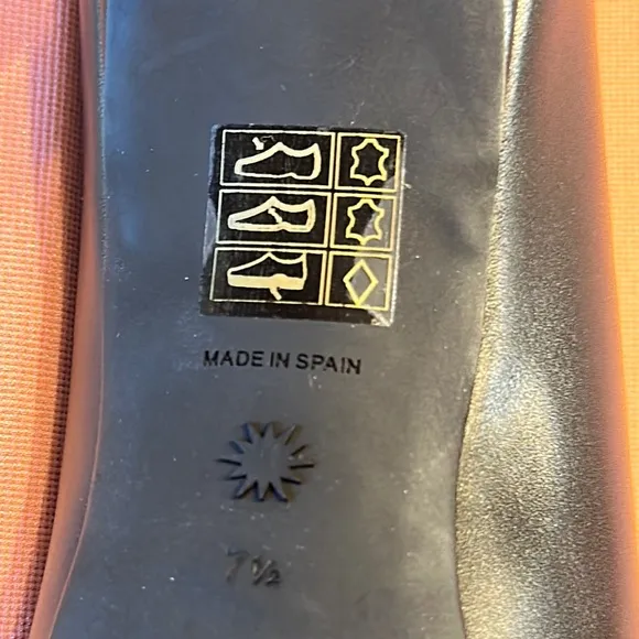 Stuart Weitzman Black Leather Women's Shoes. Size7.5