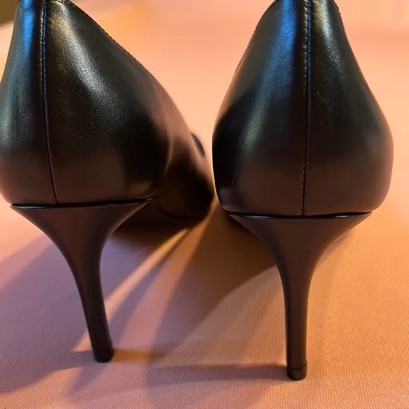 Stuart Weitzman Black Leather Women's Shoes. Size7.5