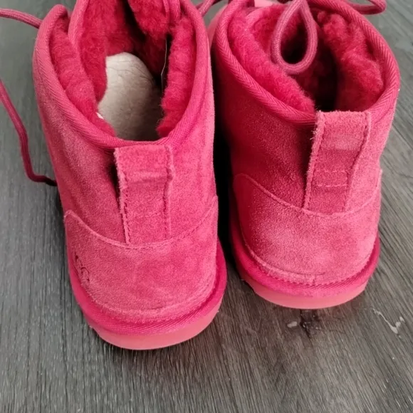 Sz 9 UGG Neumel Men’s Chukka Boots Suede Red 3236 Very Warm And Casual