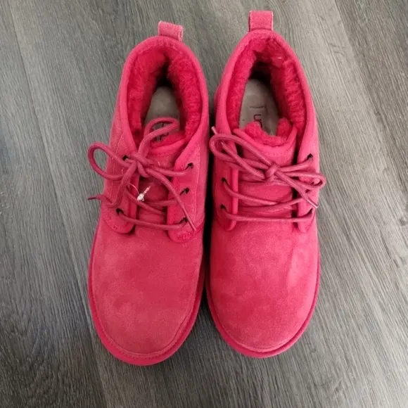 Sz 9 UGG Neumel Men’s Chukka Boots Suede Red 3236 Very Warm And Casual