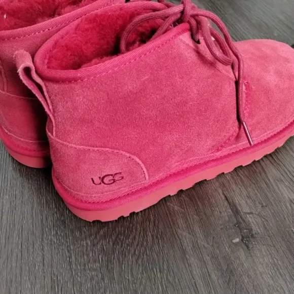 Sz 9 UGG Neumel Men’s Chukka Boots Suede Red 3236 Very Warm And Casual