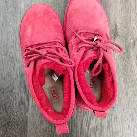 Sz 9 UGG Neumel Men’s Chukka Boots Suede Red 3236 Very Warm And Casual